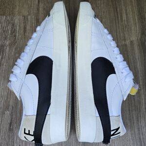 Nike White and Black Retro Sneakers